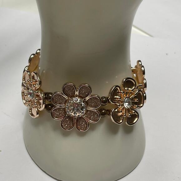 rose gold tone stretch bracelet with rhinestone centers costume jewelry - Picture 9 of 12